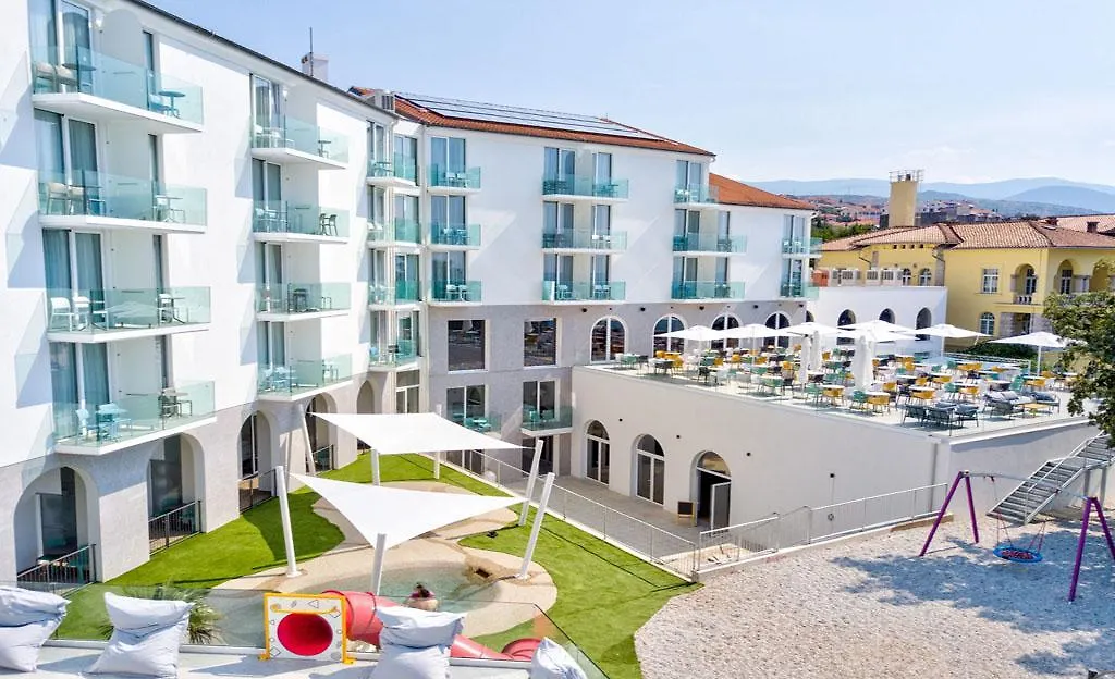 Aminess Vival Lisanj Family Hotel Novi Vinodolski 4*,